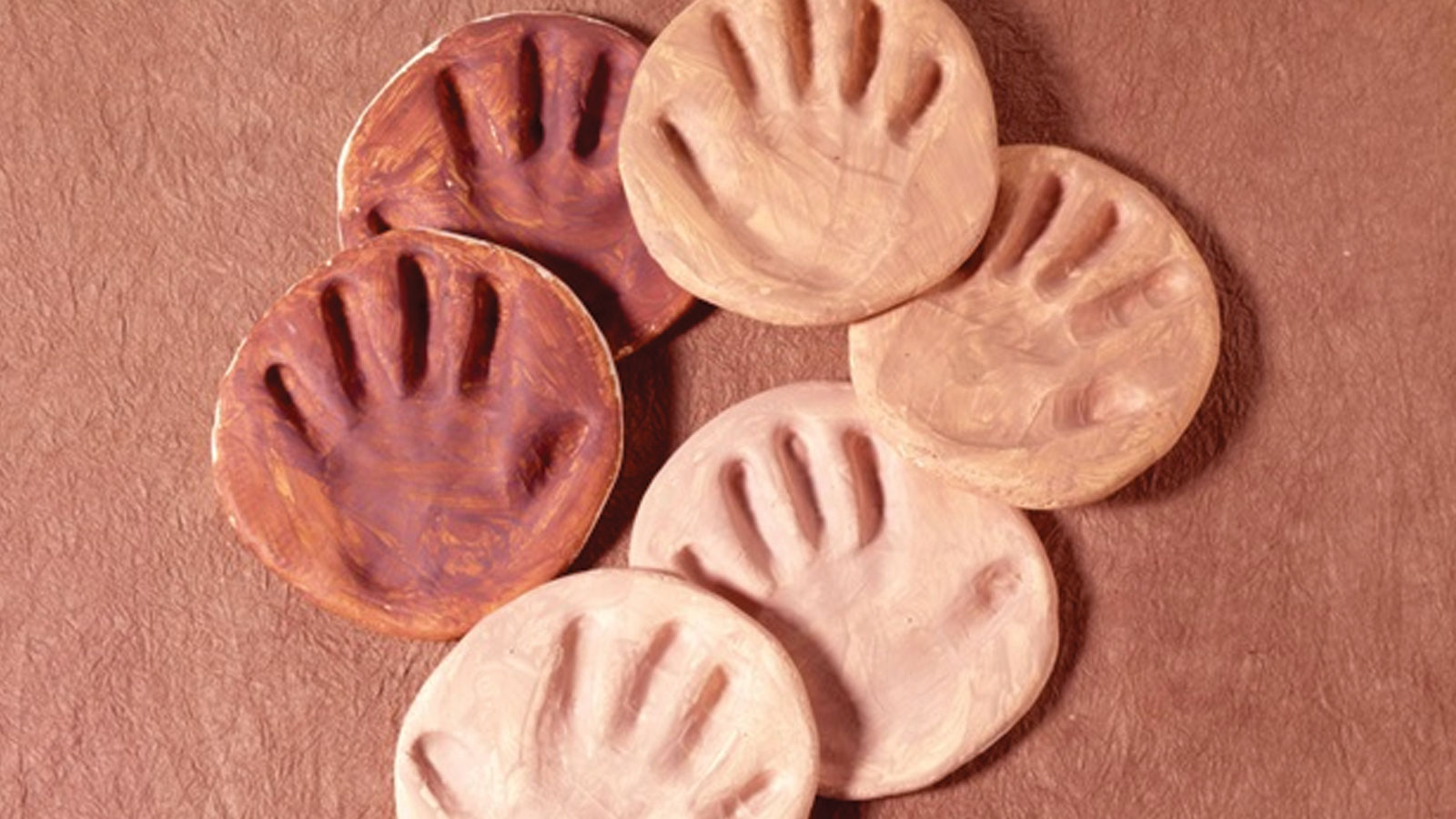 Guardami far crescere le impronte delle mani