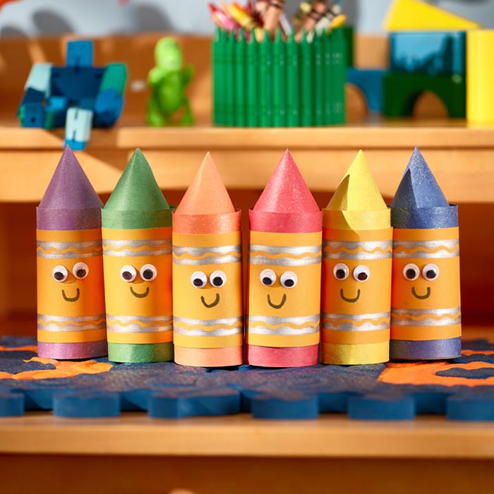 paper towel roll crayons craft. Front view.